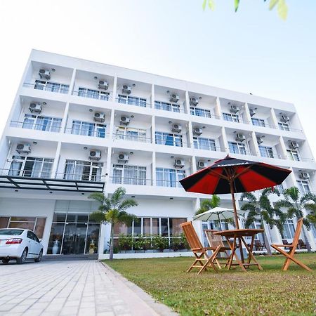 Kdu Hotel Boralesgamuwa Dış mekan fotoğraf